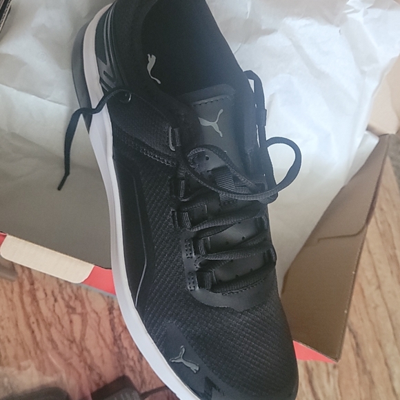 Puma black and white size 9 1/2 - Picture 4 of 4